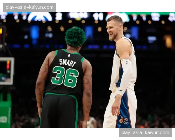 特写：波士顿TD花园球馆，凯尔特人队为已故传奇比尔-拉塞尔举行雕像揭幕仪式